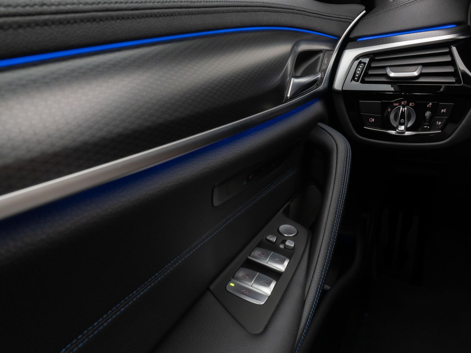 Fahrzeugabbildung BMW M550i xD Kamera Laser HUD DAB H/K 4xKlima Komfor