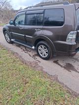 Mitsubishi Pajero 3,2 DI-D 4WD Automatik - - Mitsubishi Pajero von privat