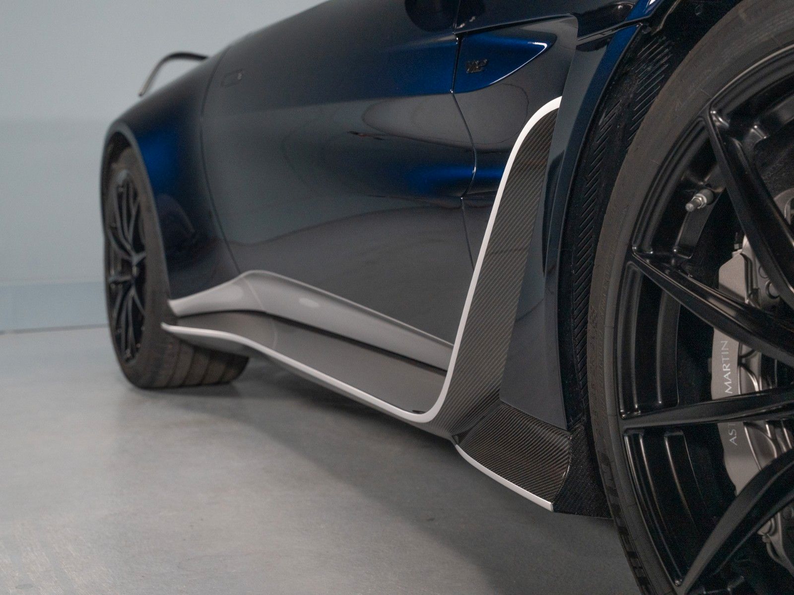 Aston Martin V12 Vantage - Bild 8