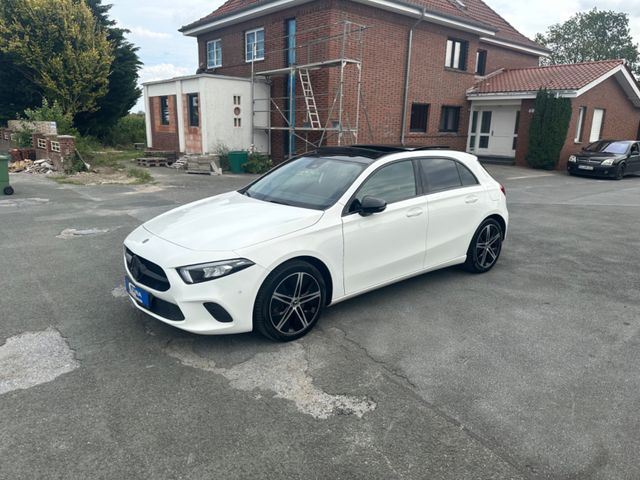 Mercedes-Benz A 250 NightPaket/LED/Autom/Pano/18-Zoll