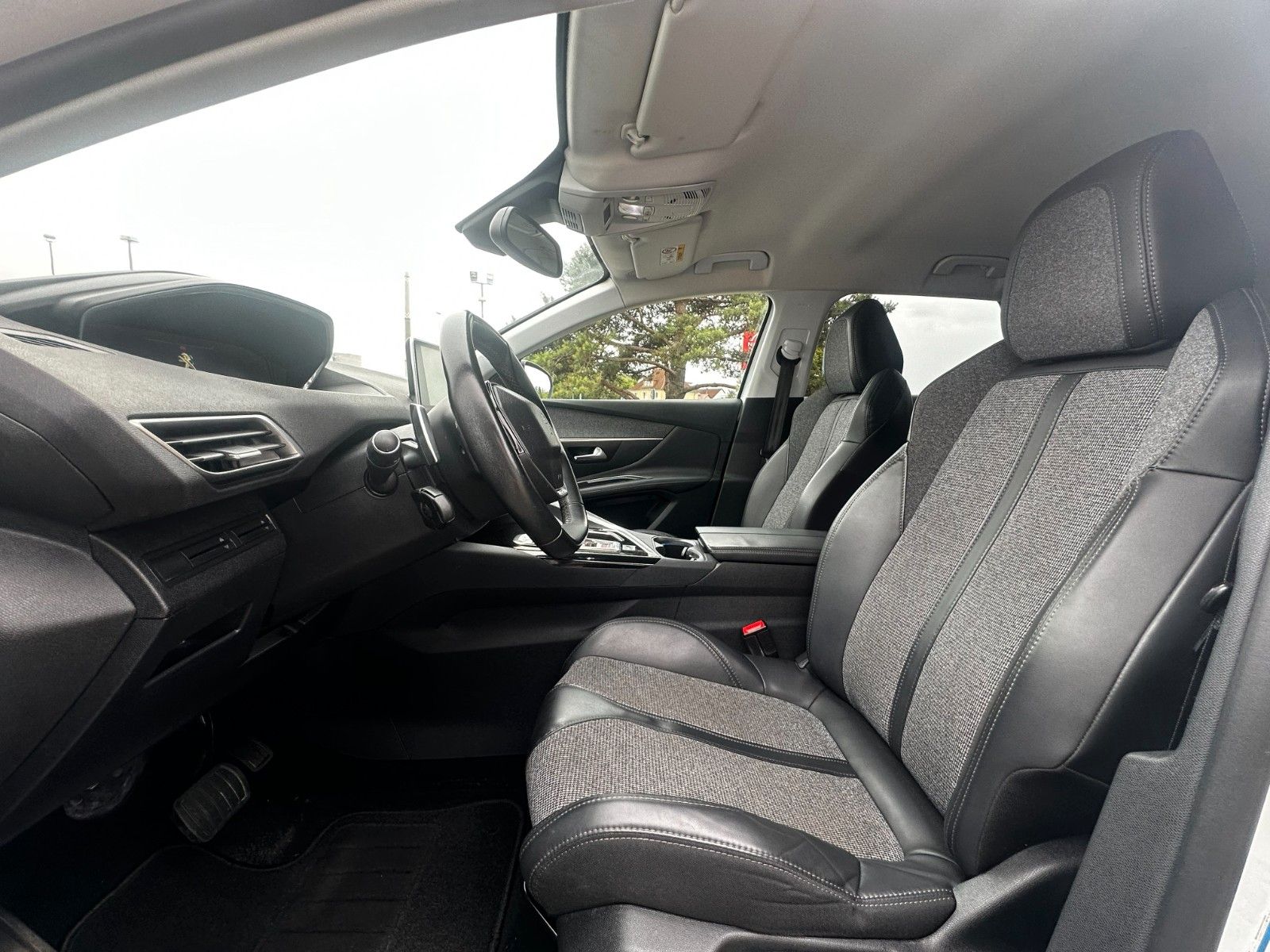 Fahrzeugabbildung Peugeot 3008 Teilleder/ Navi/ Sitzhzg / PDC