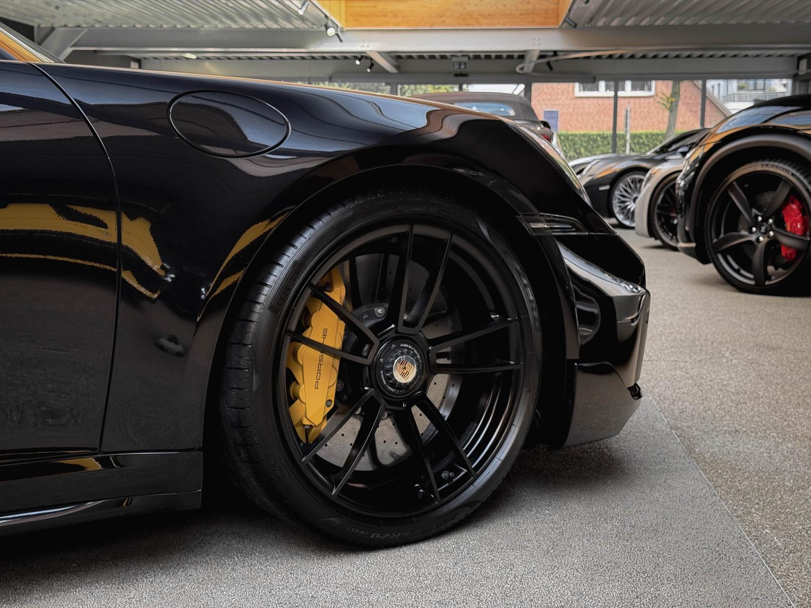 Porsche 911 Turbo S Approved+Aero Kit+ Lift+ Sport-AGA
