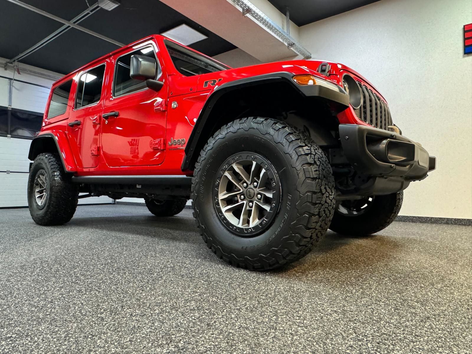 Fahrzeugabbildung Jeep RUBICON 392-6.4L HEMI V8-RECON 35"-STEEL BUMPER