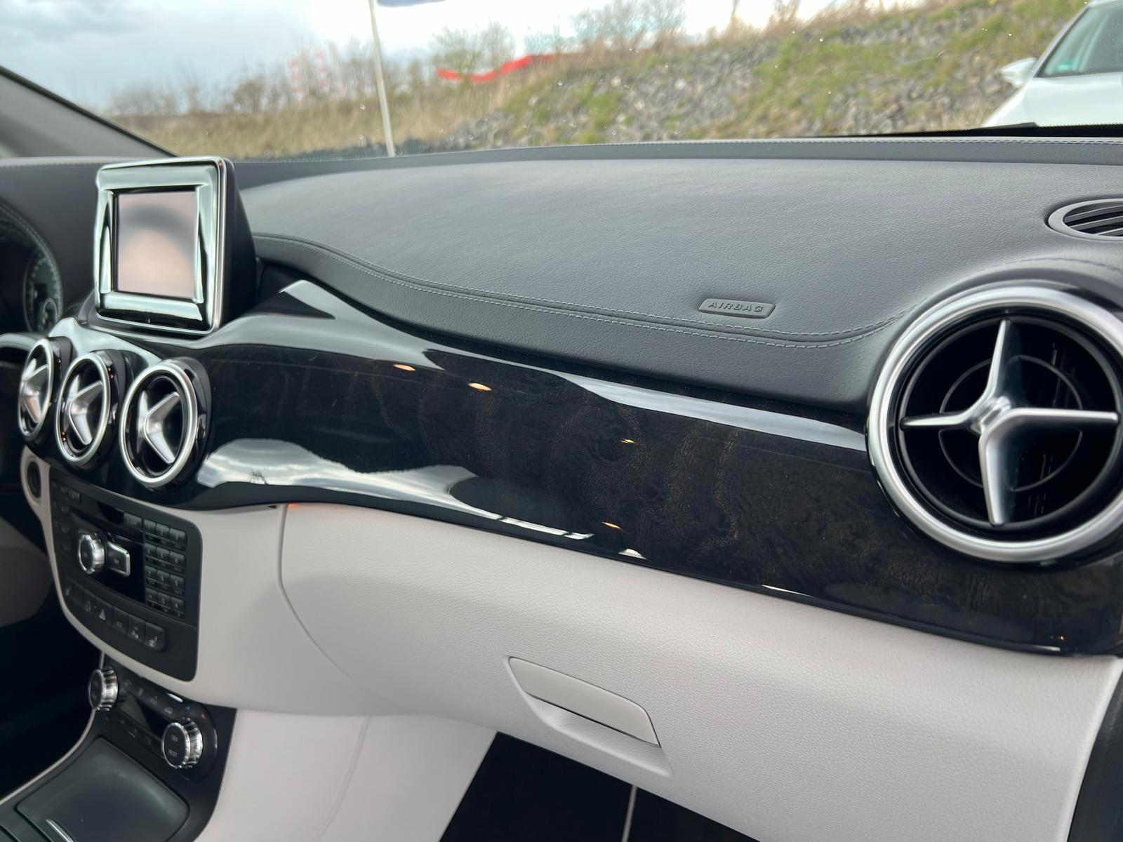 Mercedes-Benz B 180 NAVI/RFK/AHK/LEDER
