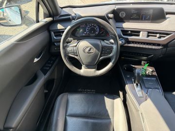 Lexus UX - 8