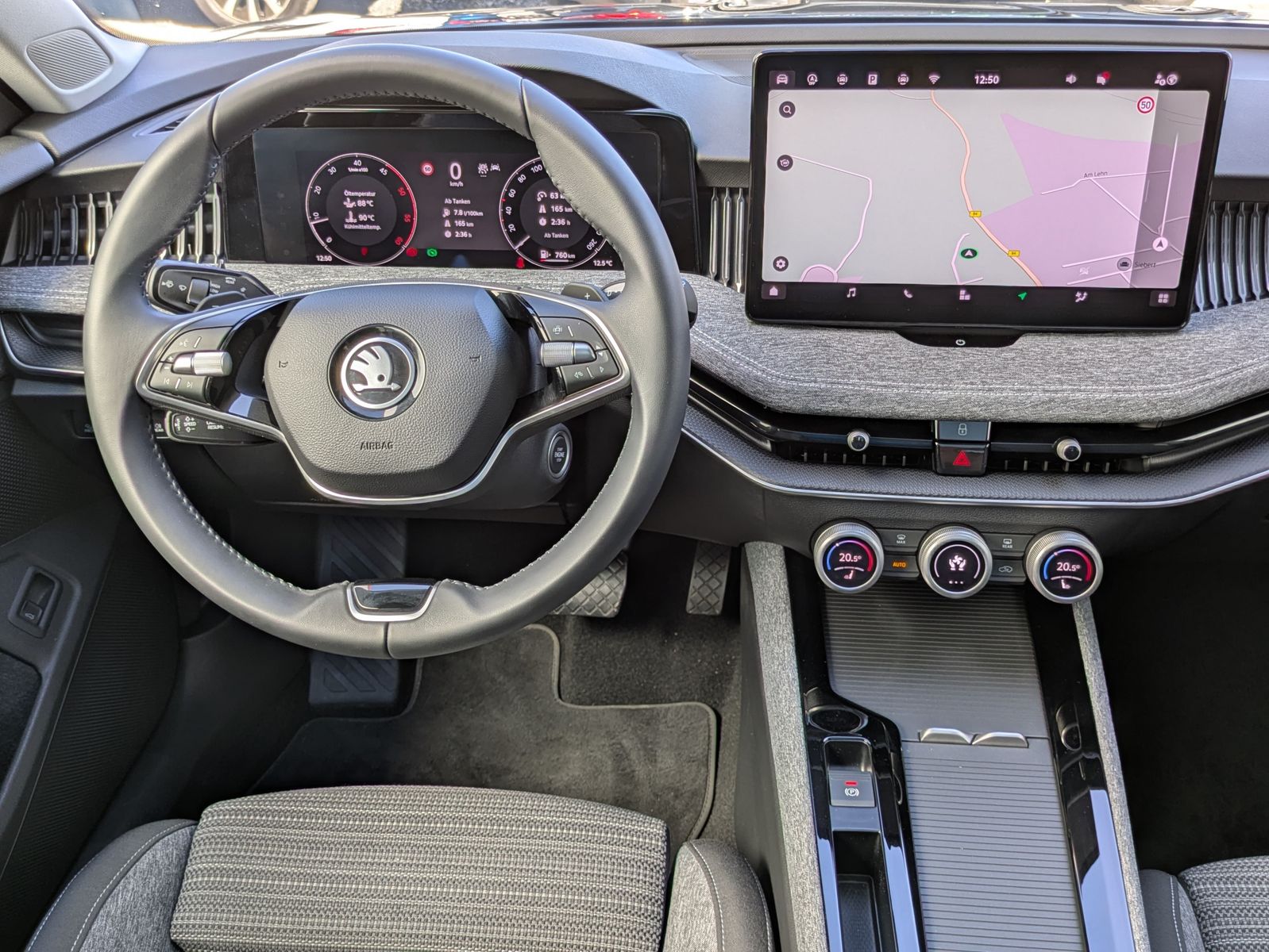 Fahrzeugabbildung SKODA Superb 2.0 TDI 4x4 Selection MATRIX*AHK*PANO*19"