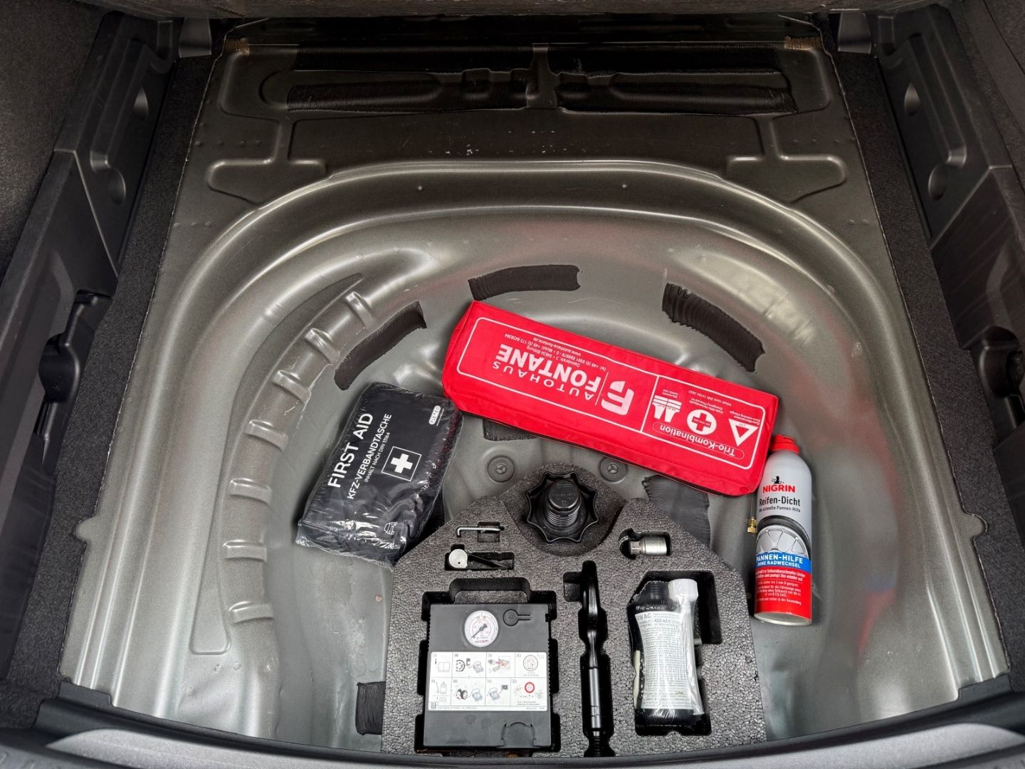 Fahrzeugabbildung SEAT Leon Sportstourer FR Navi Digitales Cockpit LED