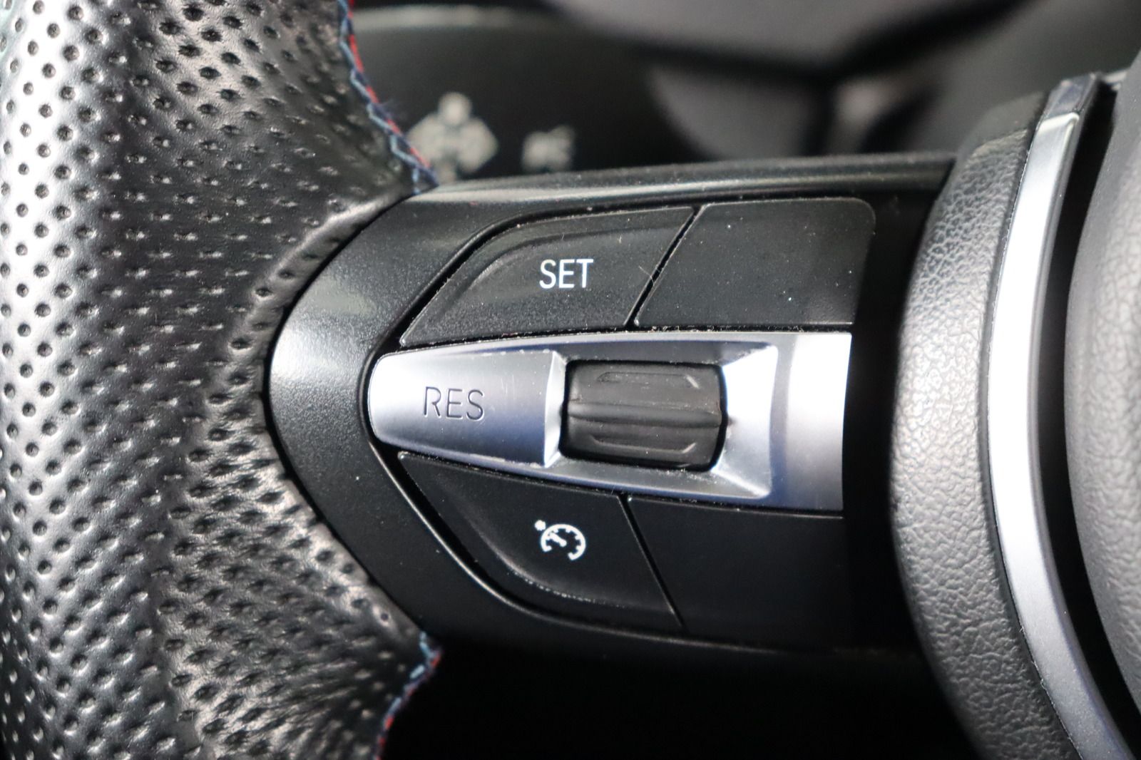 Fahrzeugabbildung BMW 330 d Touring  xDrive Sport Line