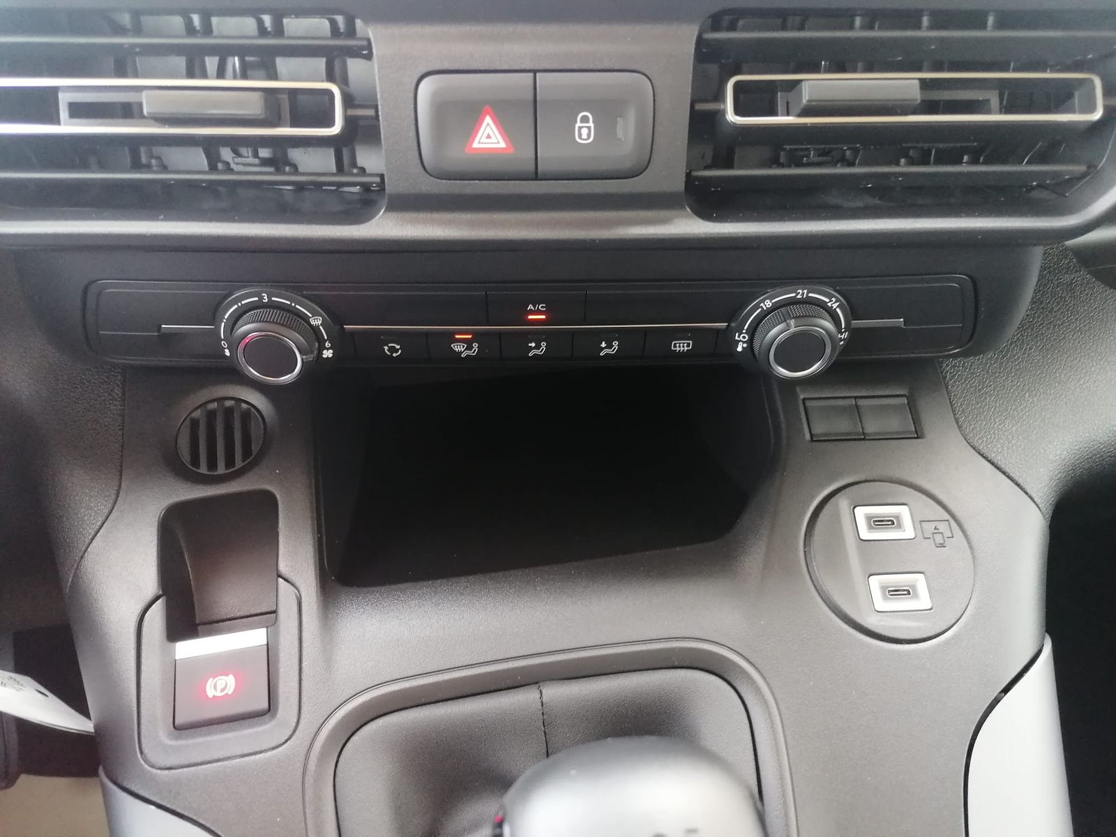Fahrzeugabbildung Opel Combo 1.5 D PKW MATRIX-LED ALU KAMERA NAVI 10"