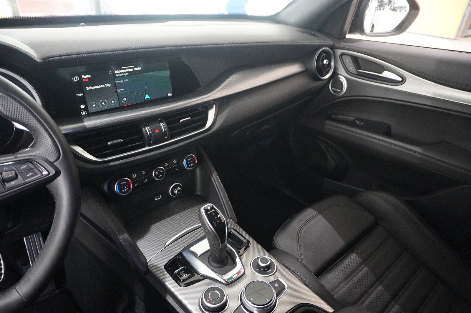 Fahrzeugabbildung Alfa Romeo Stelvio 2.2D VELOCE Q4 NAVI/LED/KAMERA/MATRIX/SH