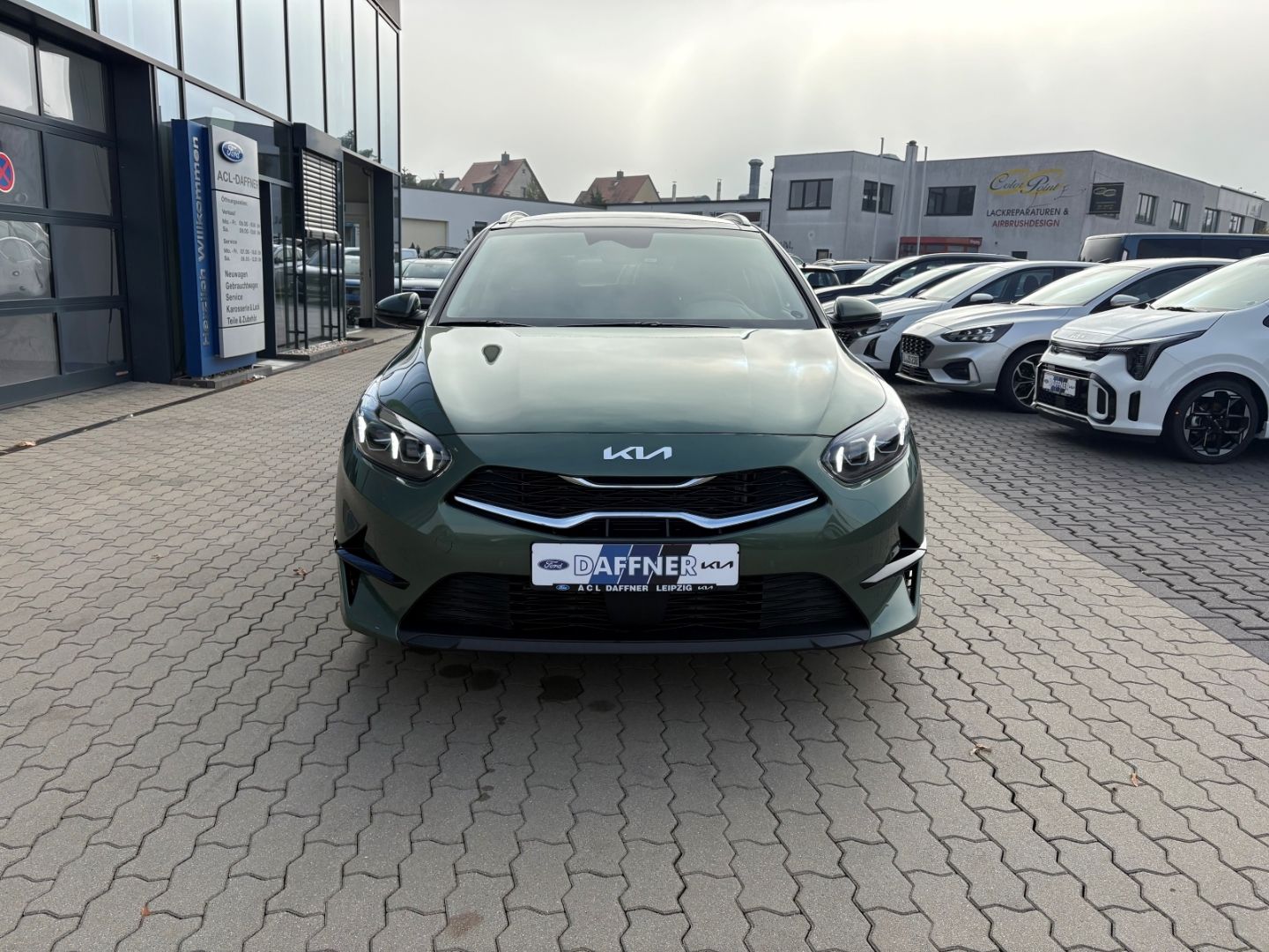 Fahrzeugabbildung Kia Ceed_sw Platinum Edition 1.5 T-GDI P4 TotWinkAss