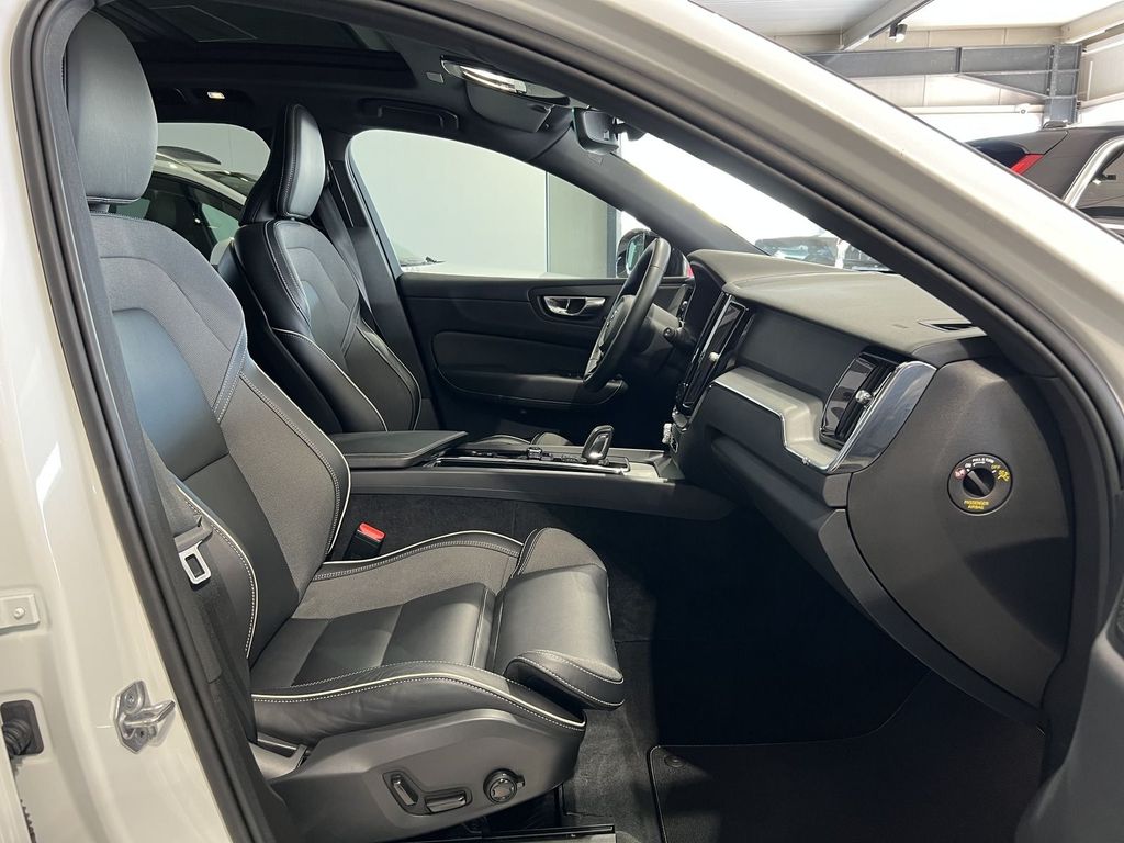 Volvo XC60 T6 R-Design Recharge AWD ACC AHK 360° LED