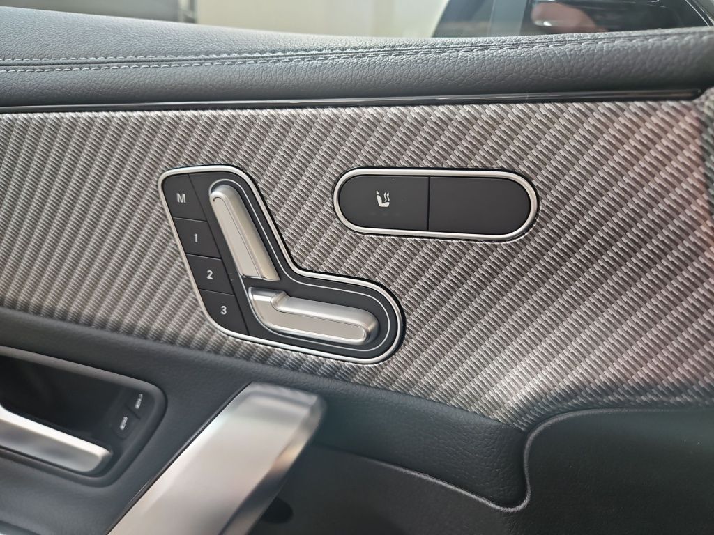 Fahrzeugabbildung Mercedes-Benz CLA 180 Coupé Progressive Distronic+ LED Memory