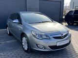 Opel Astra J Sports Tourer Innovation Xenon+T.-Leder+ - Opel Astra mit Diesel-Antrieb: Kombi, Innovation