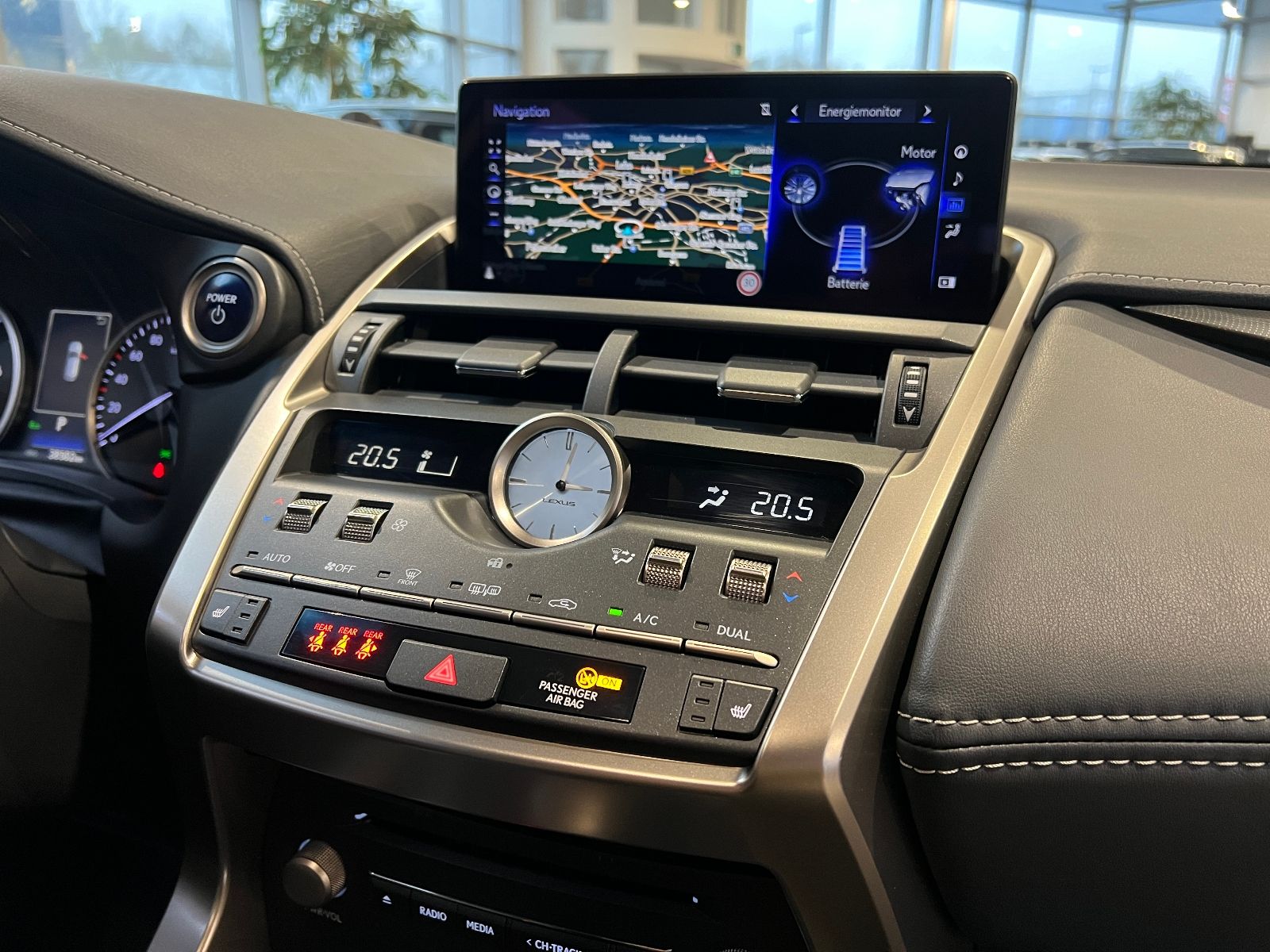 Fahrzeugabbildung Lexus NX 300h Executive Line LED NAV DAB RFK SHZ 18"