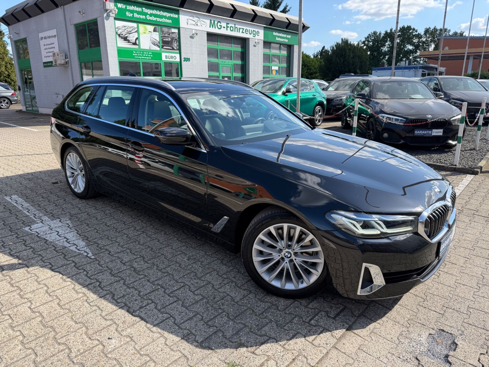 Fahrzeugabbildung BMW 520d Touring xDrive Luxury Line LASER PANO HUD