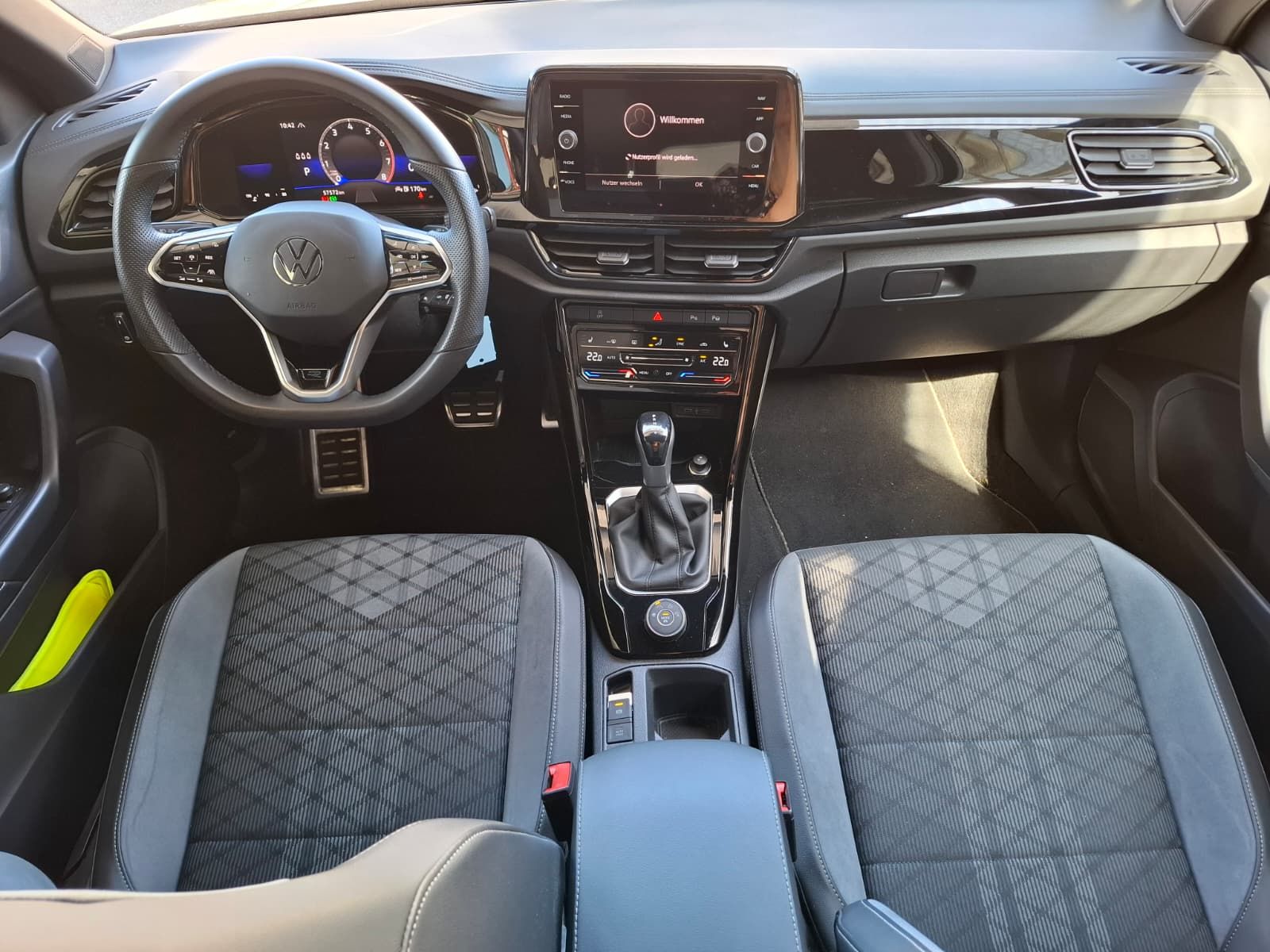 Fahrzeugabbildung Volkswagen T-Roc R-Line 2.0 TSI DSG 4M +ACC +LED + IQ.Drive