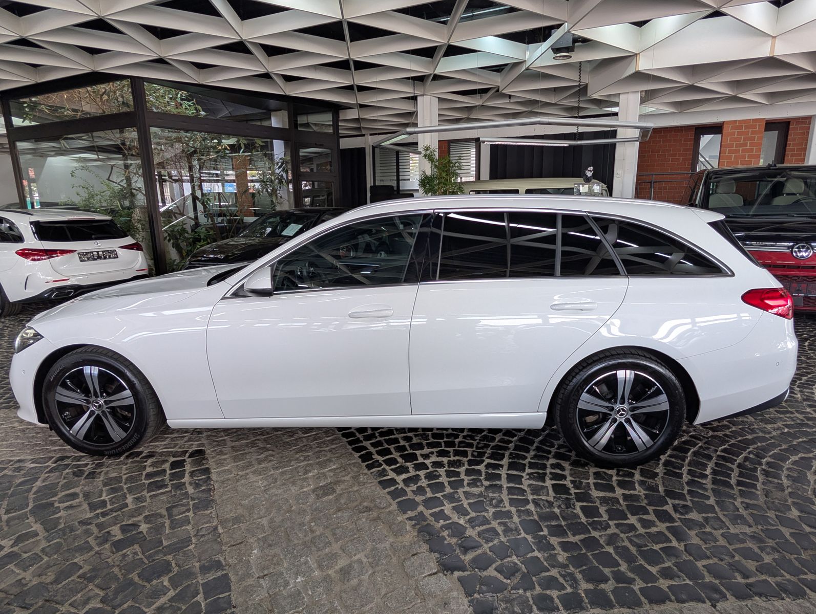 Fahrzeugabbildung Mercedes-Benz C 200 d T Avantgarde AHK PANO MBUX LEDER BURMEST