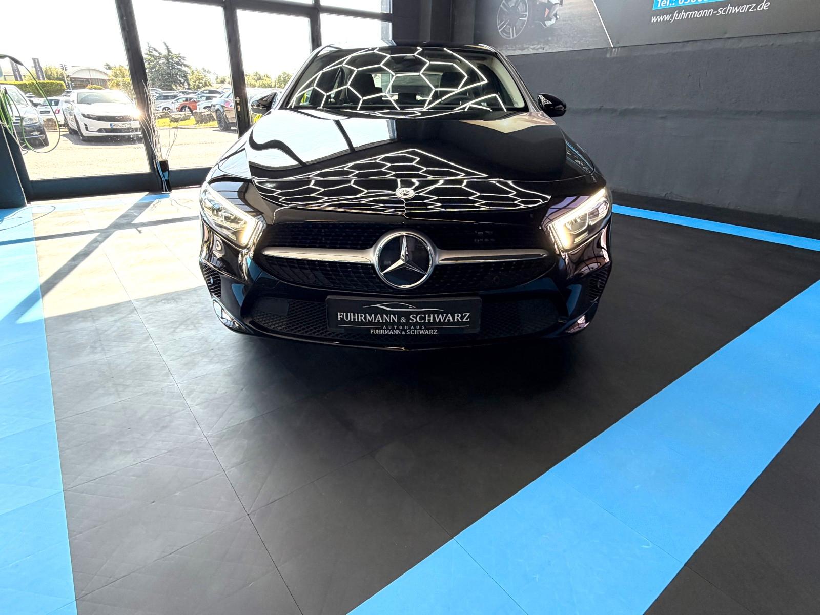 Mercedes-Benz A250e8G-DCT Style+Navi+LED+Rfkm.+MBUX-Paket