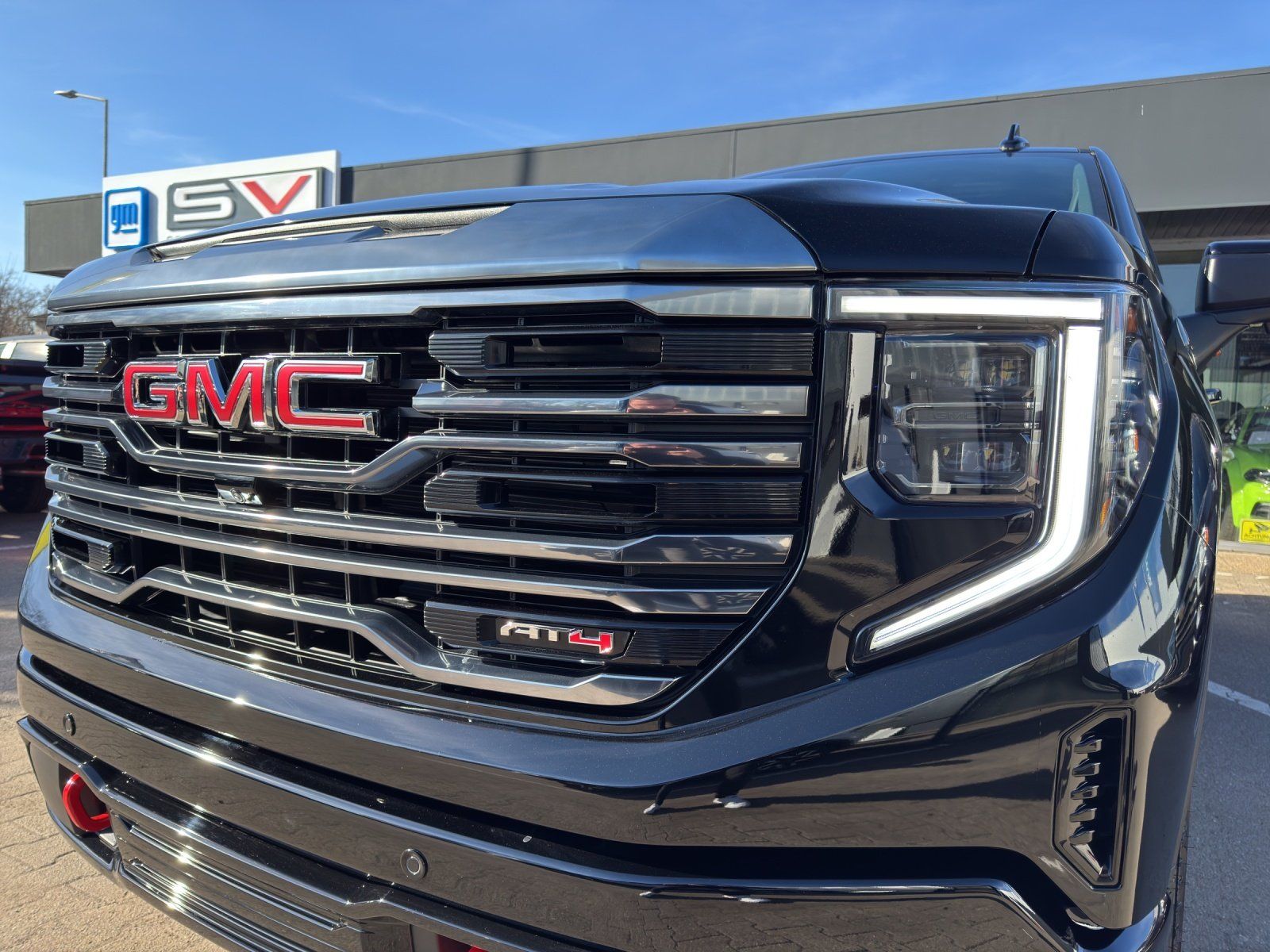 Fahrzeugabbildung GMC Sierra 1500 AT4 Crew Cab Short Bed AHK/LED/SHD/