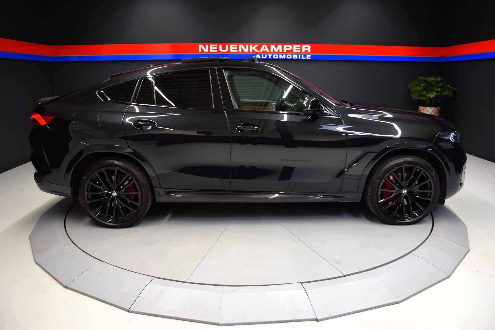 Fahrzeugabbildung BMW X6 30d xDrive M Sport Pro Facelift Pano h/k 360°