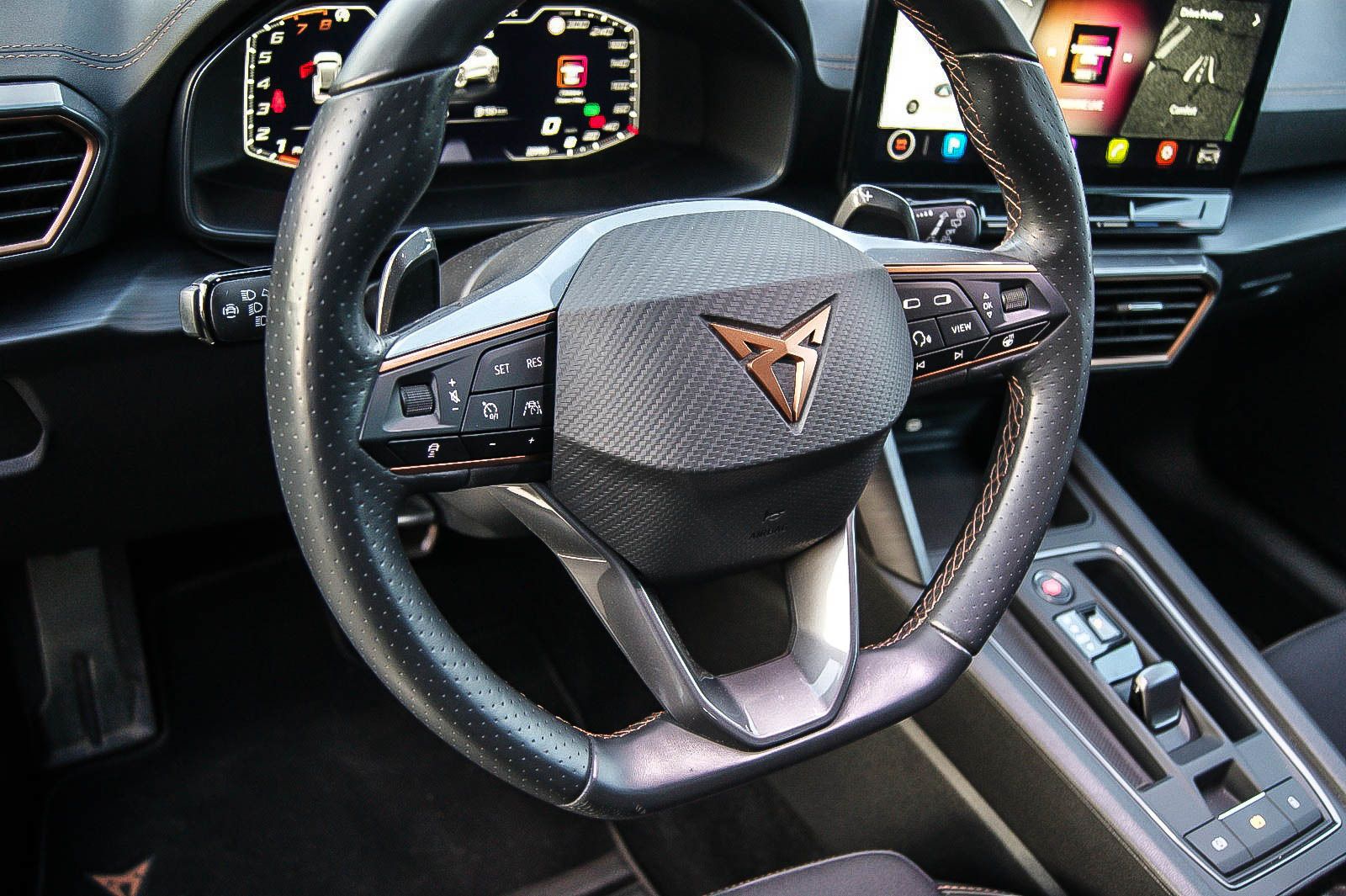 Fahrzeugabbildung CUPRA Formentor VZ 2.0i DSG DARK CAMOUFLAGE COPPER ACC