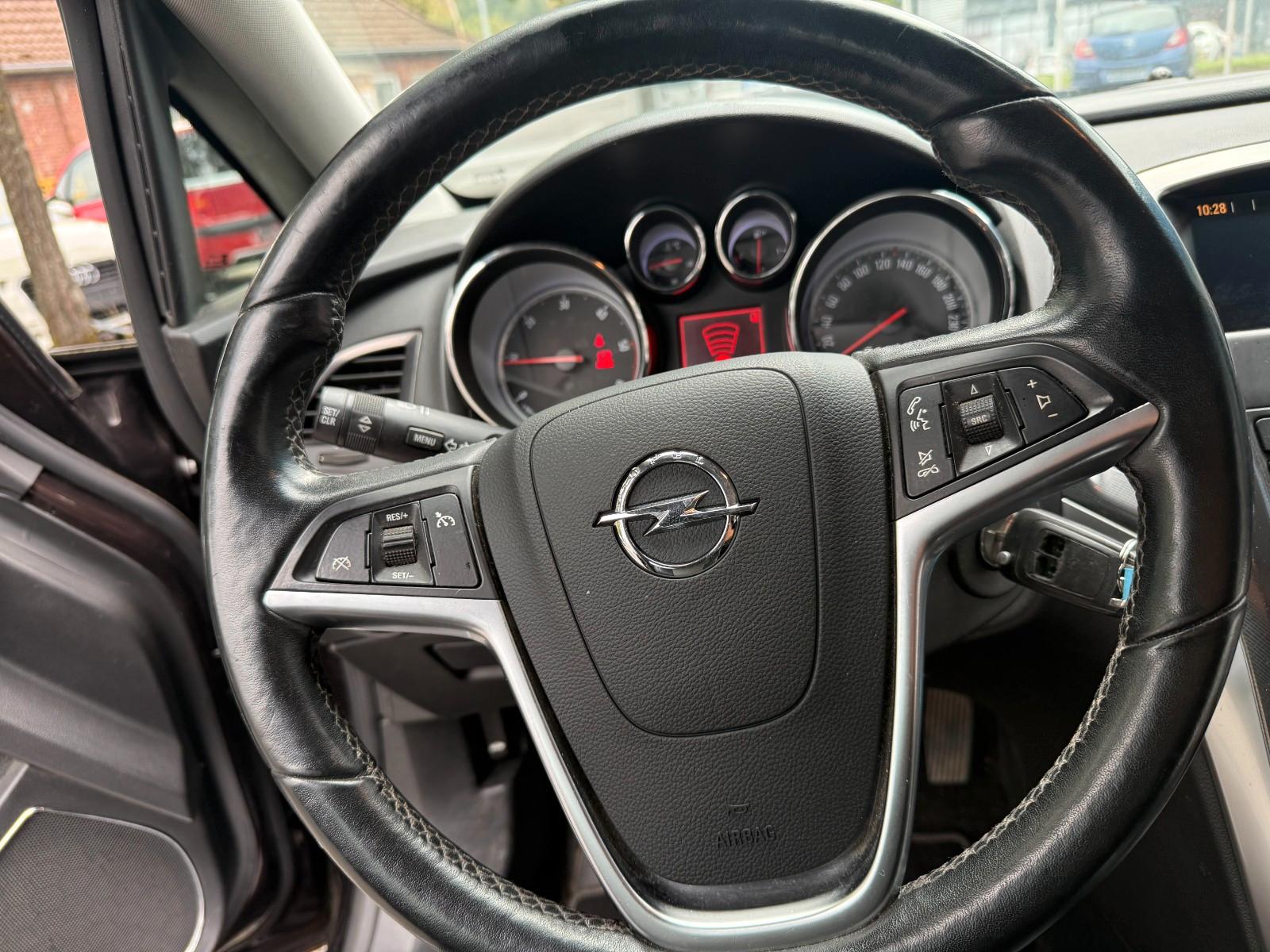 Opel Astra 2012 — photo 12