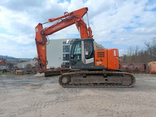 Hitachi ZX225USLC-3 OilQuick OQ70/55 (netto 48.900 €)