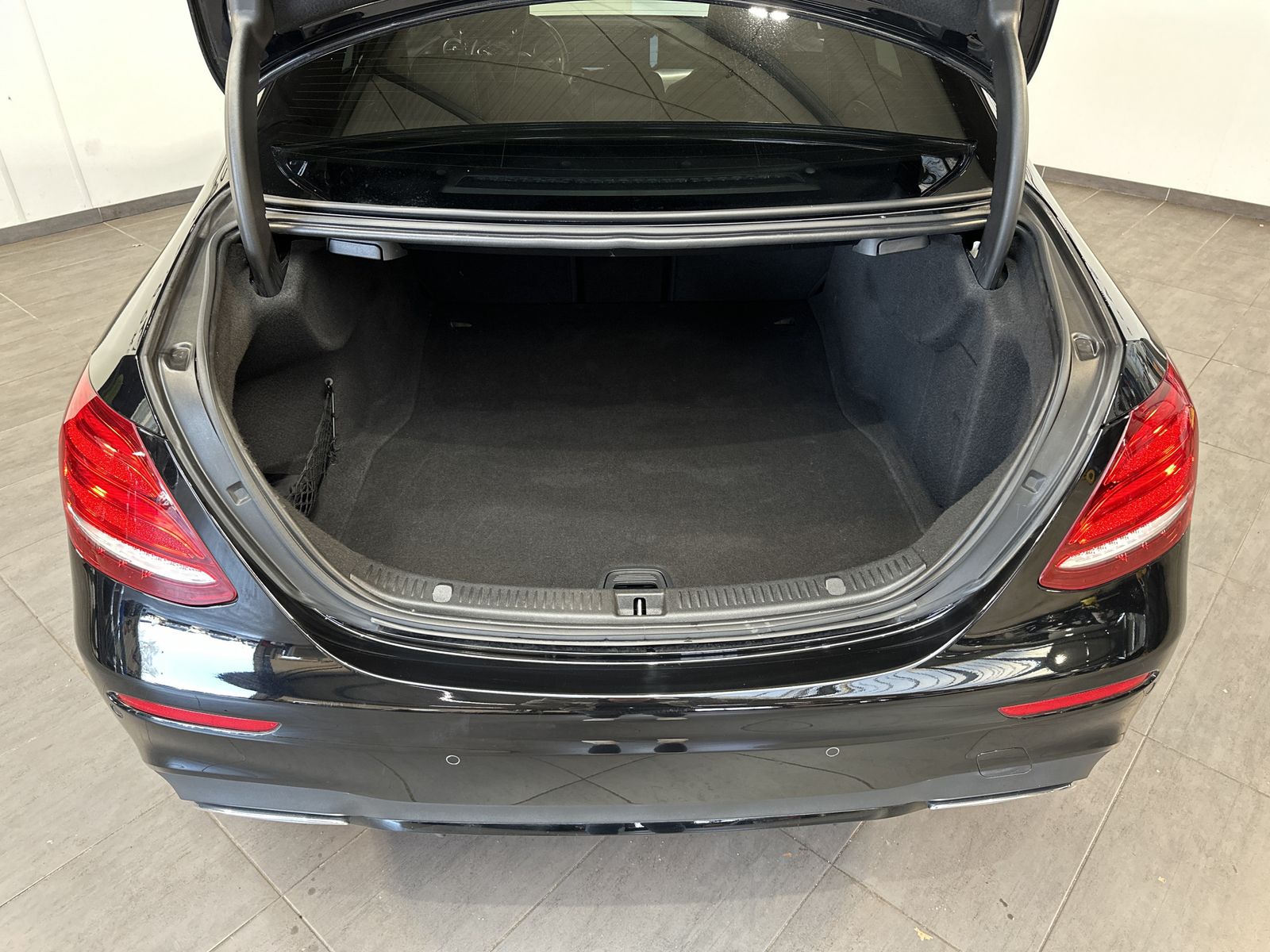 Fahrzeugabbildung Mercedes-Benz E 220d AMG-Line NAV+LED+KAMERA+WIDESCREEN+19ZOLL