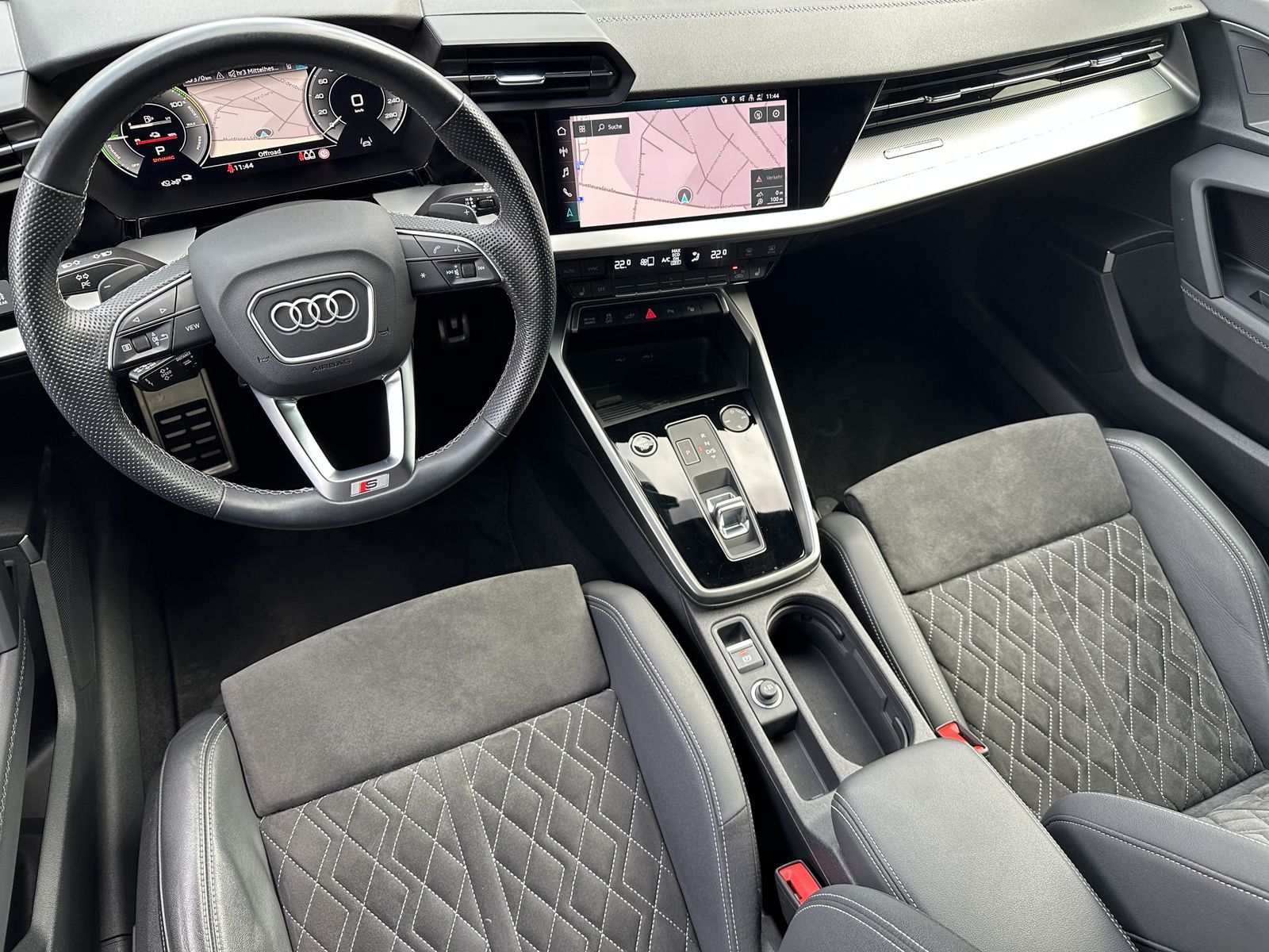 Fahrzeugabbildung Audi A3 40 TFSIe SpB S-Line NAV+LED+B&O+KAM+VCOCK+1HD