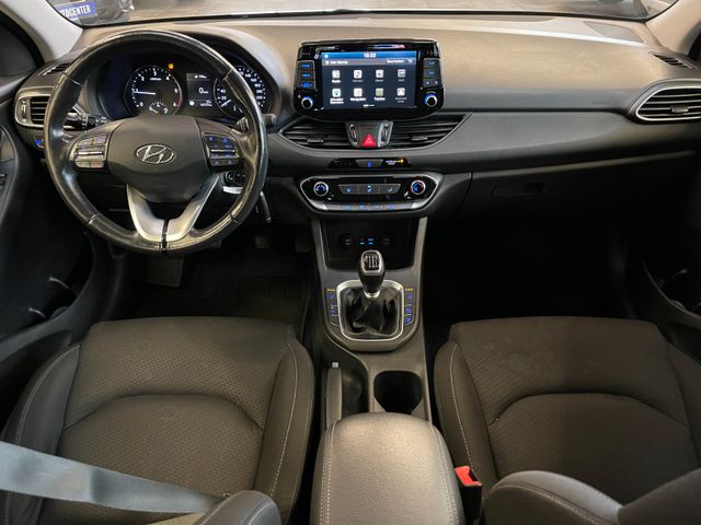 Hyundai i30 cw Trend *NAVI*KAMERA*PDC*CARPLAY*SHZ*LKRHZ*