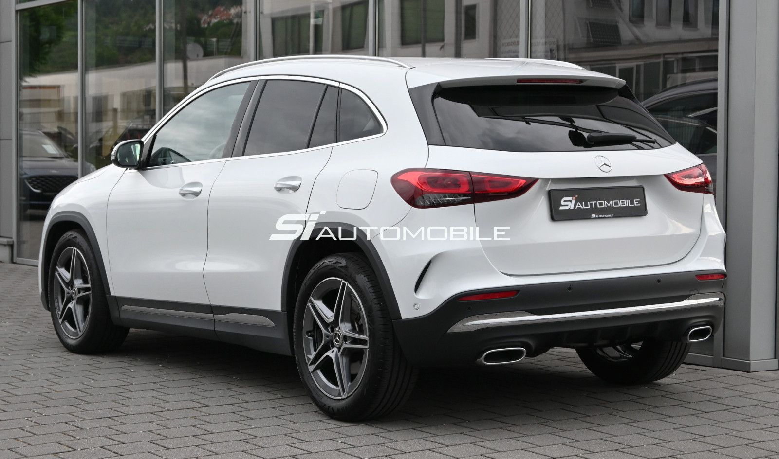 Fahrzeugabbildung Mercedes-Benz GLA 250 DCT AMG Line °DISTRONIC°HUD°STANDHEIZUNG