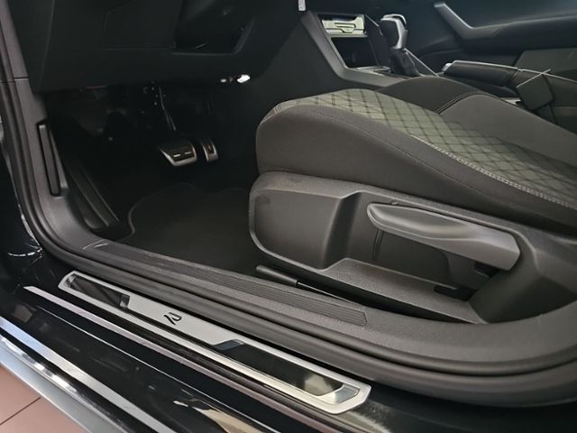 Fahrzeugabbildung Volkswagen Polo 1.0 TSI DSG R-Line LED-MATRIX NAVI BEATS-SO