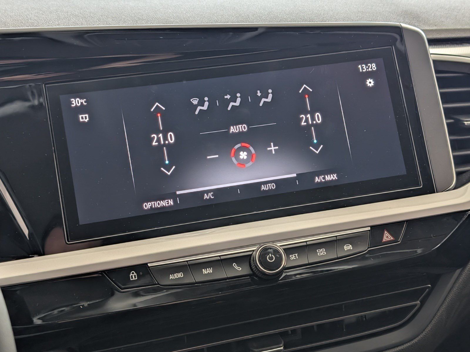 OPEL Grandland X Grandland 1.2 Turbo GS AT8 AHK IntelliLux Navi – Bild 24