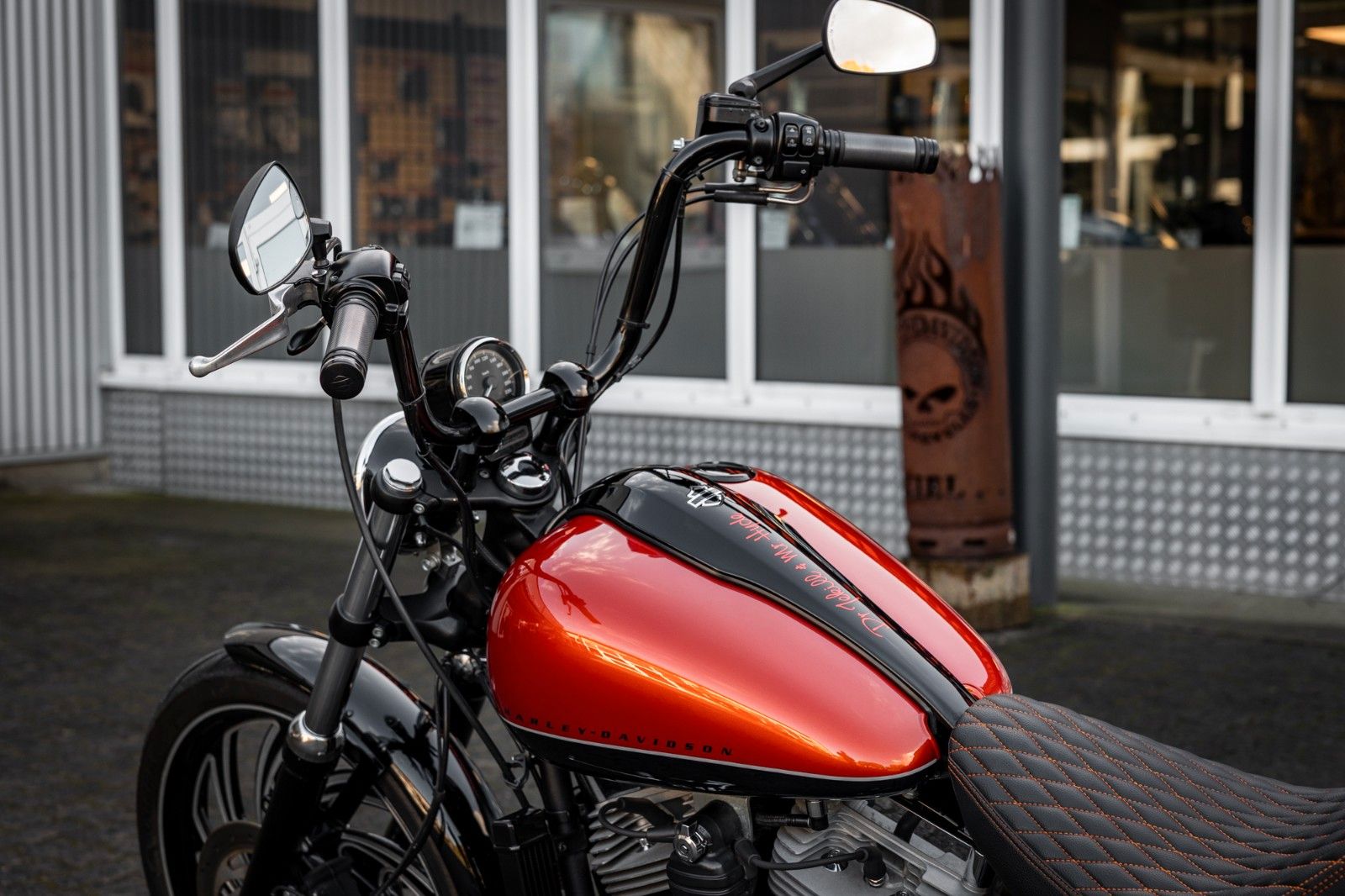 Fahrzeugabbildung Harley-Davidson FXS Softail Blackline - Jekill&Hyde-Custom Umbau