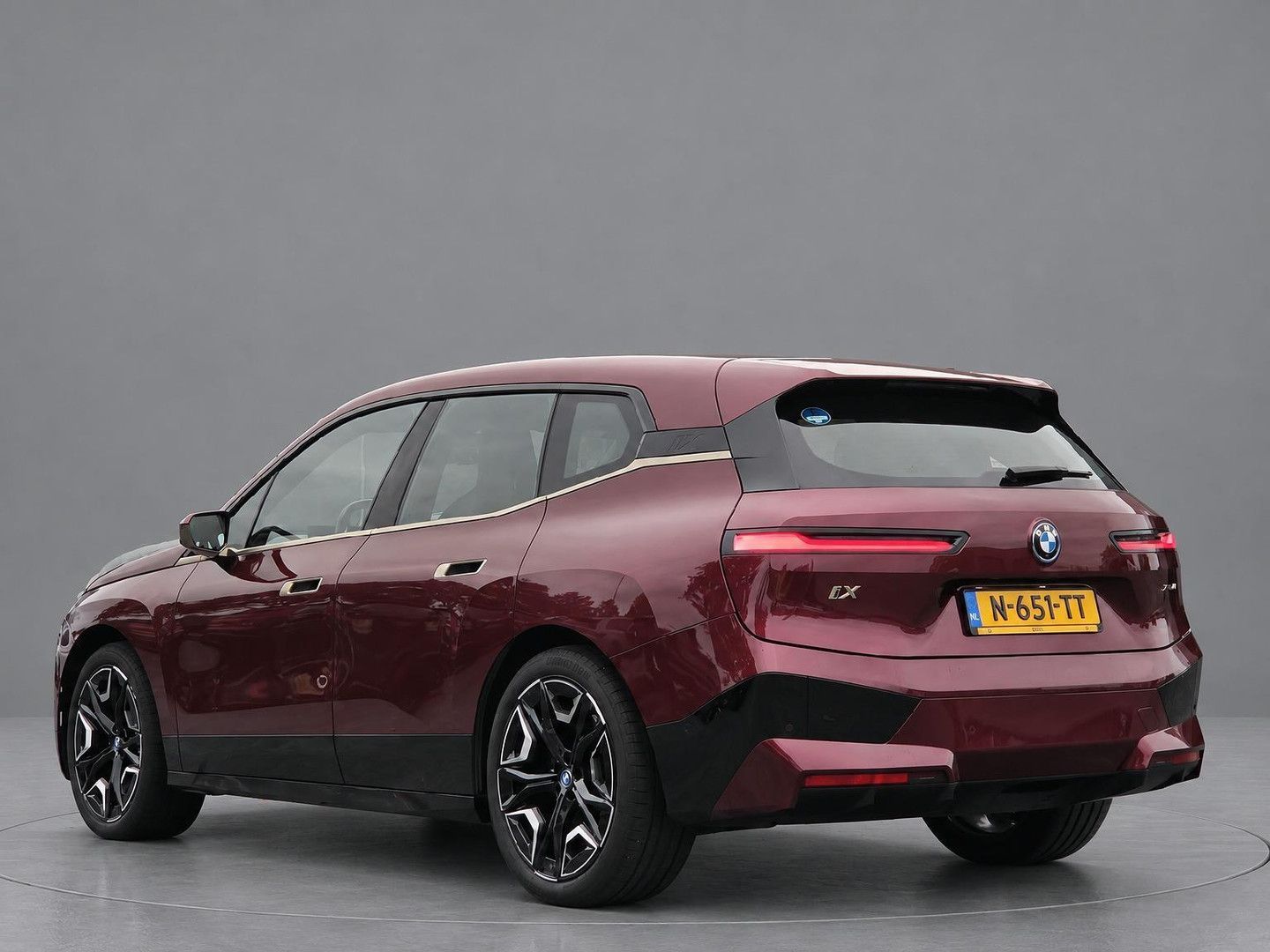 BMW iX xDrive40 Sportpaket 77kWh SOH 93,7% | Pano | imagem 3