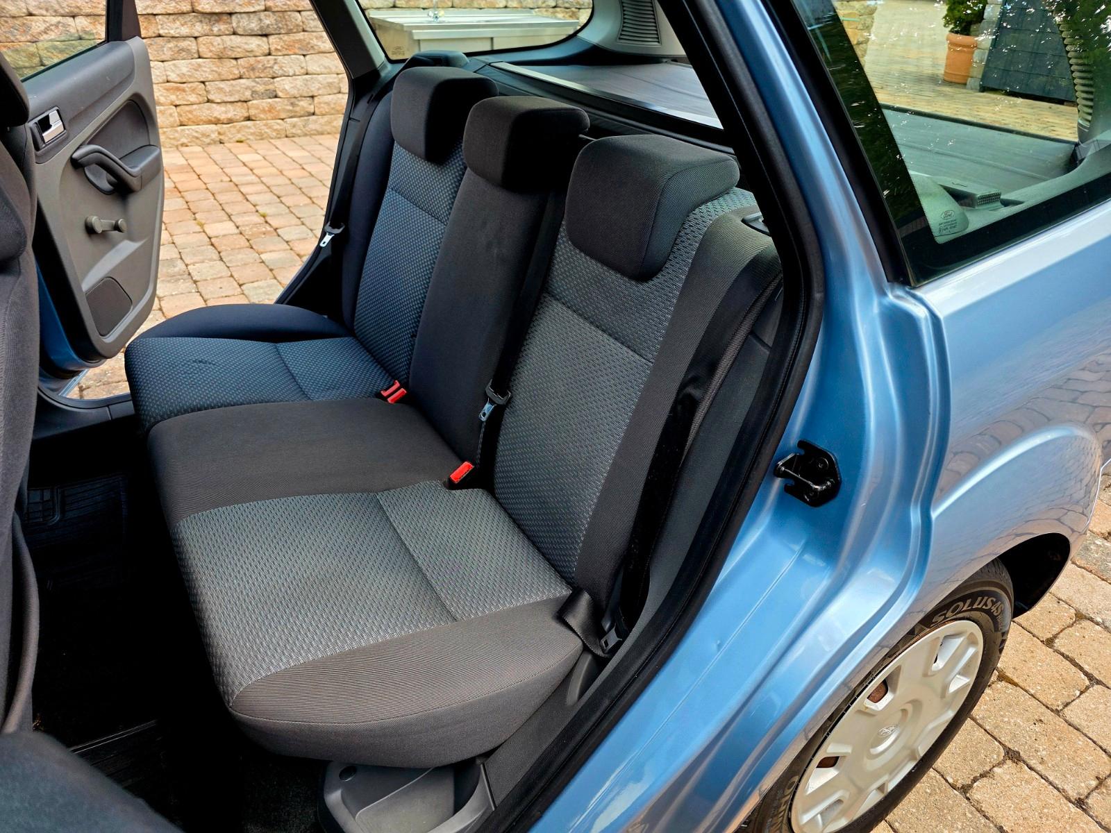 Ford Focus 2006 — photo 24