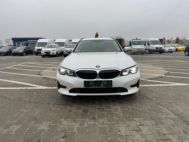 BMW 320 Baureihe 3 Touring 320 d*LEDER*NAVI*XENON