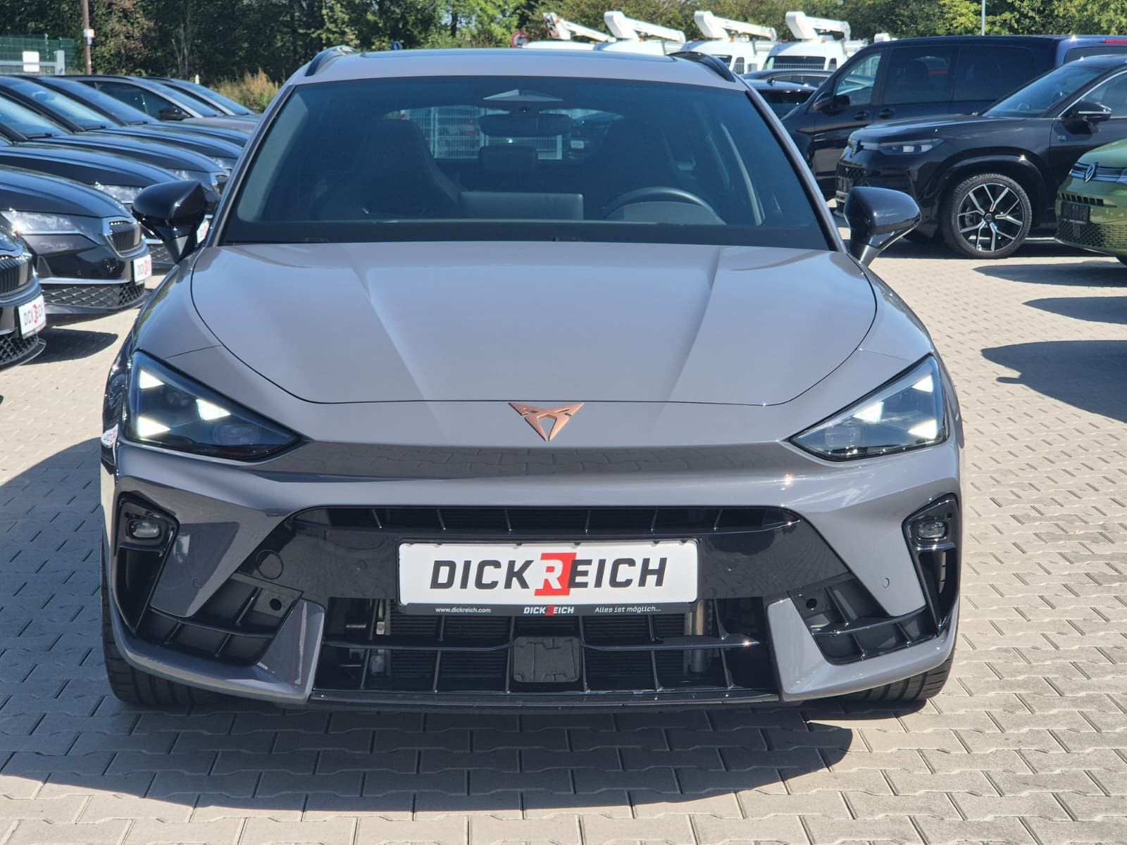 Fahrzeugabbildung CUPRA Leon 1.5 eTSI PANO*DCC*MATRIX*DINAMICA*AHK*5JG.