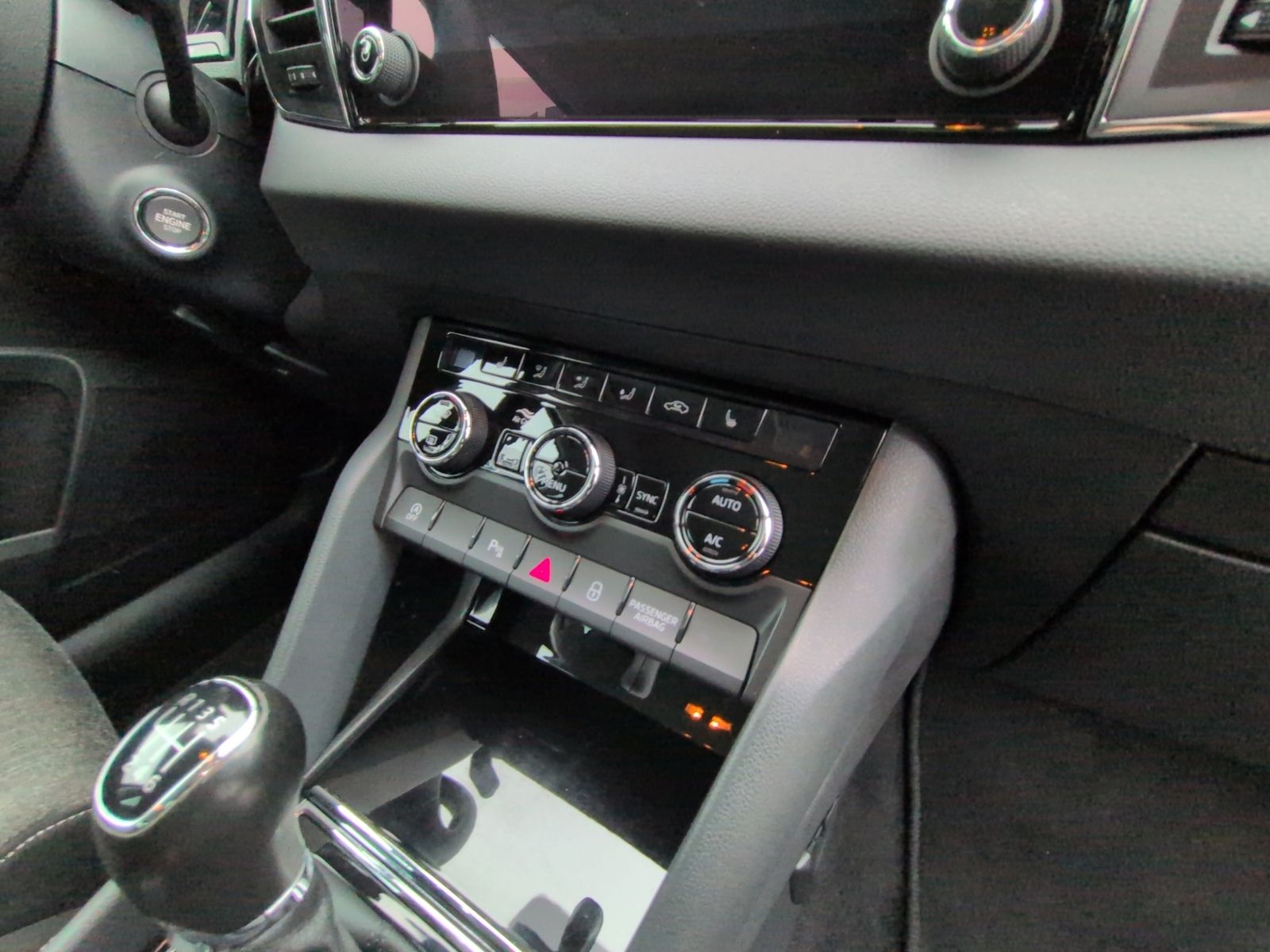 Karoq 1.5 TSI Style NAVI+LED+SHZ+GRA