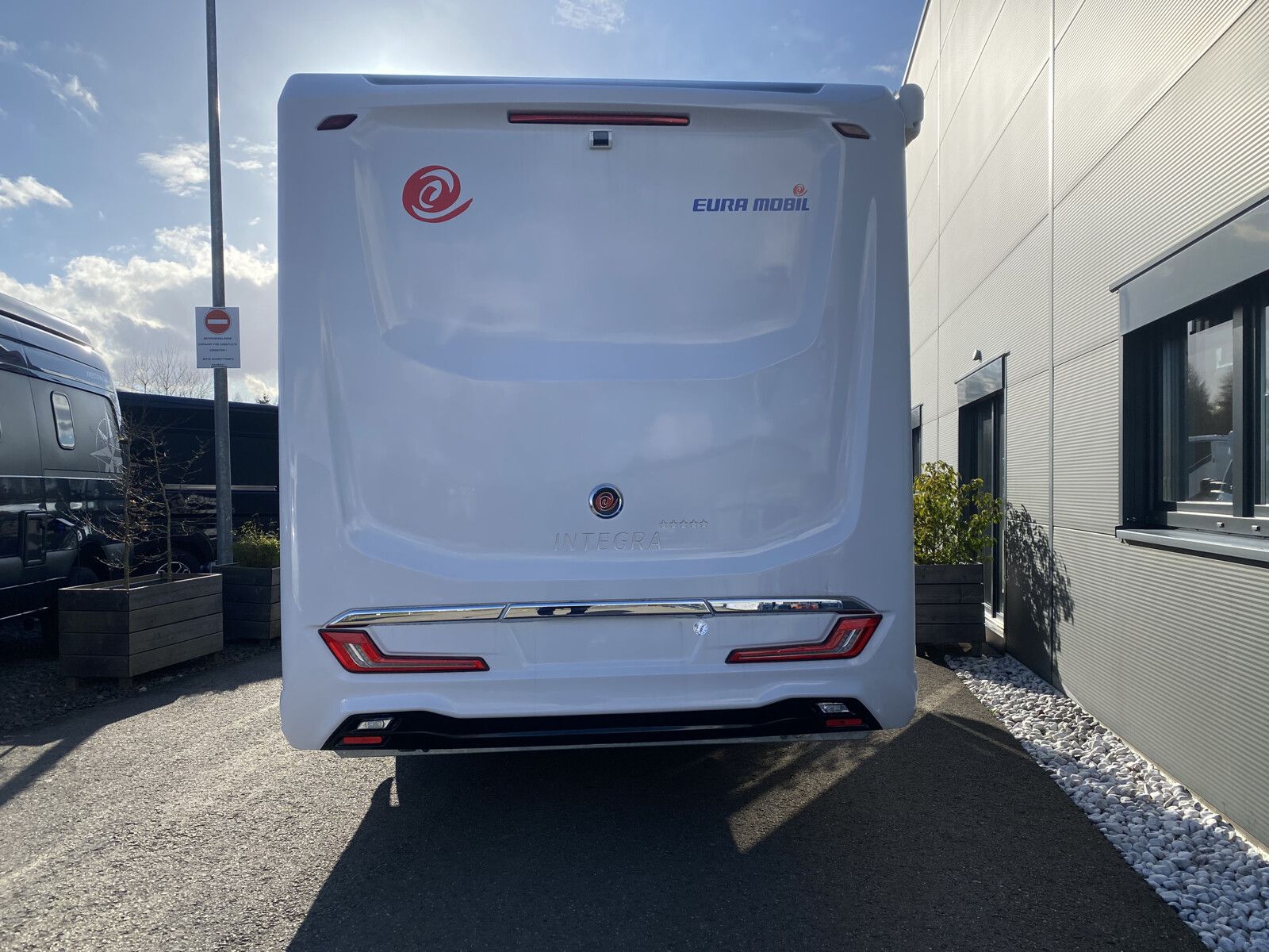 Fahrzeugabbildung Eura Mobil Integra I 760 EF Luminary Plus Paket