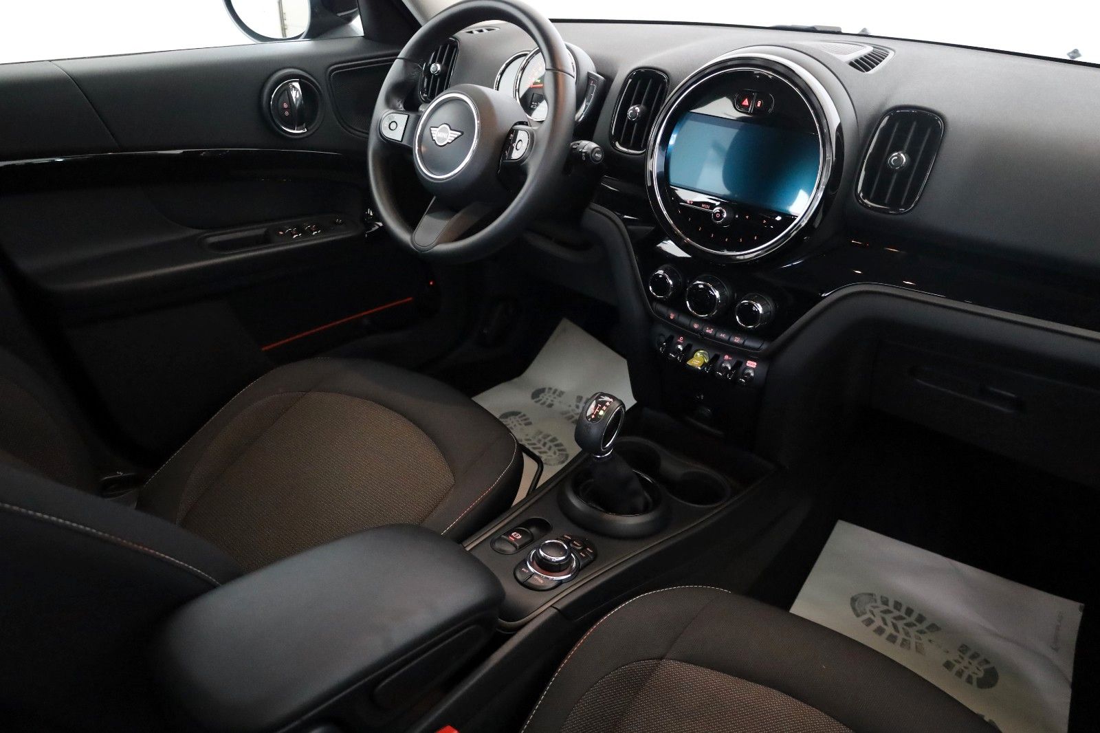 Fahrzeugabbildung MINI Cooper SE Countryman All4 Hybrid Trim ,Navi,LED