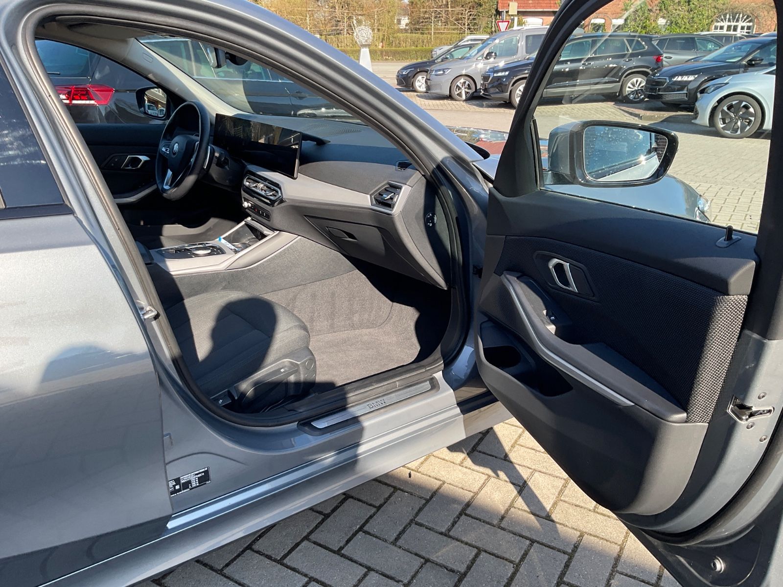 Fahrzeugabbildung BMW 320d xDrive Touring Auto,LED,Navi,CarPlay,Spur