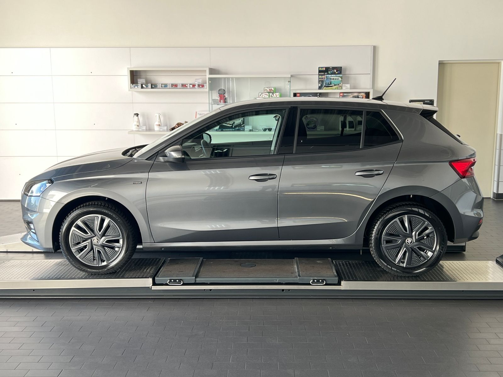 Fahrzeugabbildung SKODA Fabia Selection Tour 1.0 TSI *Vorb.AHK,LED,Kamer