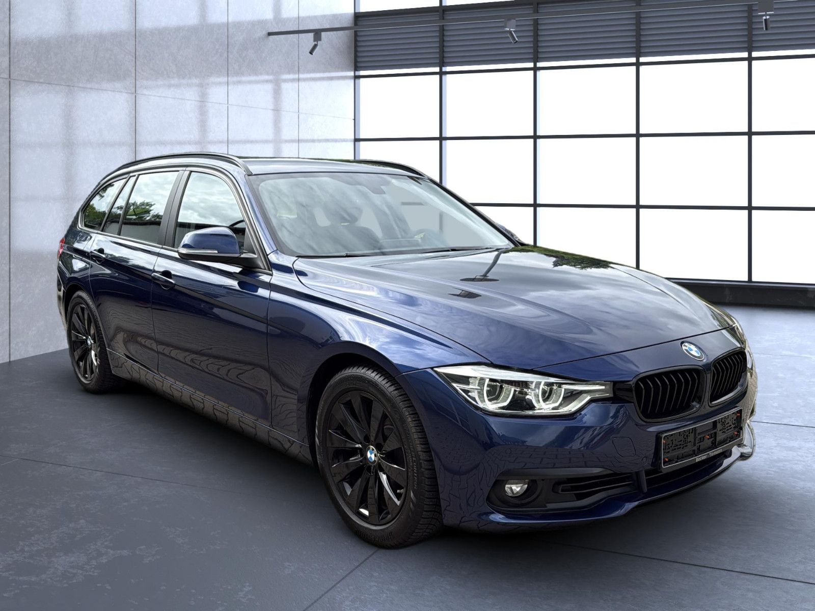 Fahrzeugabbildung BMW 320 i Touring / AHK / unfallfrei