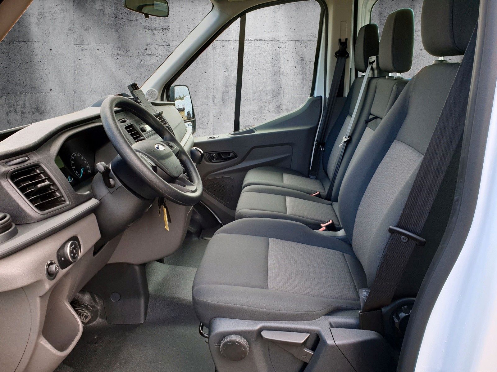 Fahrzeugabbildung Ford Transit Pritsche 350 L3 Doppelkabine Basis