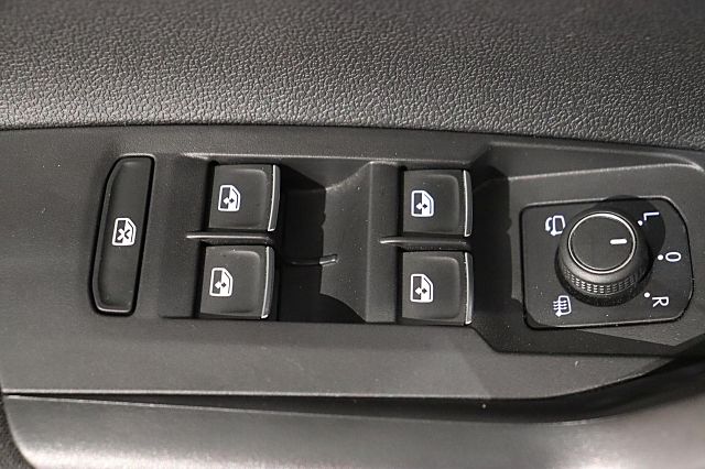 Taigo R-Line 1.5l TSI 150PS DSG IQ.LIGHT AHK NAV