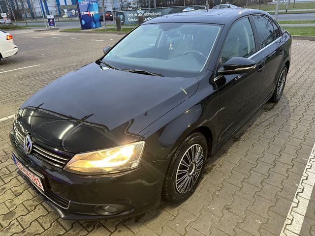 Volkswagen Jetta VI Highline,Automatik,Navi,8 Fach Bereift,