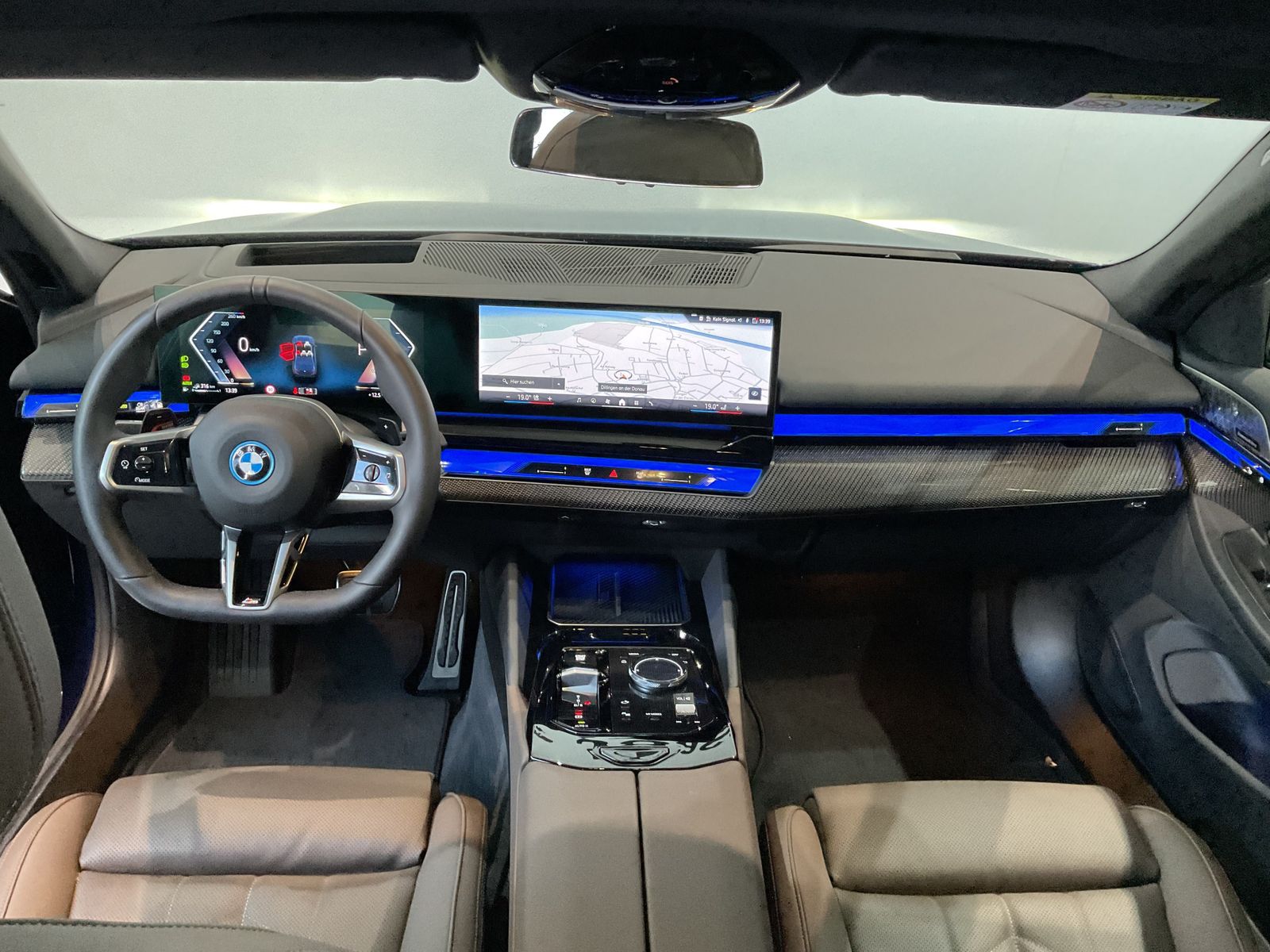 Fahrzeugeinzelansicht 7 Fahrzeugabbildung BMW 550e xDrive Limousine M Sportpaket AHK