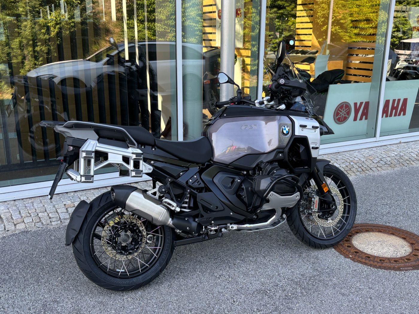 Fahrzeugabbildung BMW R 1300 GS Adventure 3 Pakete Triple Black